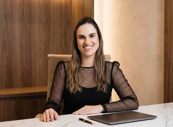 Dra. Carina da Silveira Massaro - Neurologista e Neurofisiologista UNIFESP