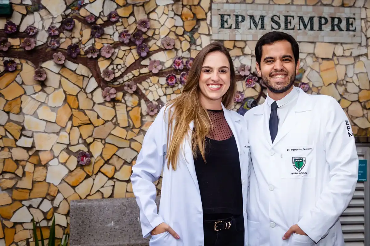 Fachada da UNIFESP EPM - Formação dos Médicos Dr. Wardislau e Dra. Carina